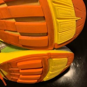 Mens Newton Running Shoes, missing inserts